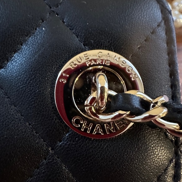 Chanel never worn vanity bag with pearl - Picture 5 of 12